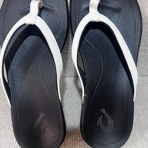 Olukai women's sandals size 6